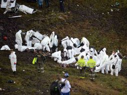 Desde la noche del lunes se dio a conocer la noticia del accidente de avión. AFP / R. Arboleda