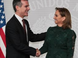 La secretaria de Relaciones Exteriores, Claudia Ruiz Massieu y Eric Garcetti, alcalde de Los Ángeles, anuncian el Proyecto Ventanilla. NTX / G. Granados