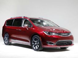 La Pacifica es la primera minivan híbrida en Estados Unidos y la más eficiente en el mercado. AP / ARCHIVO