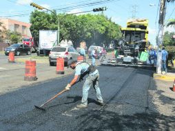 Proceso. La mezcla no necesita secarse, por lo que al terminar se puede utilizar la vía. ESPECIAL /