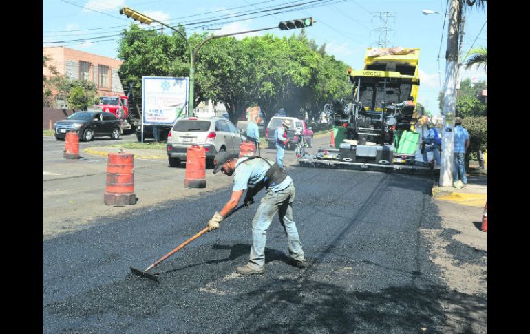 Proceso. La mezcla no necesita secarse, por lo que al terminar se puede utilizar la vía. ESPECIAL /