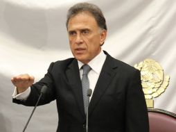 Miguel Ángel Yunes Linares promete, durante su toma de protesta como gobernador, que ''habrá castigo'' para corruptos. EFE / S. Ramírez