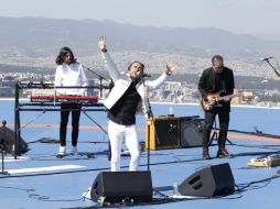 Café Tacvuba ofreció el concierto en el helipuerto de la Torre Bancomer. EFE / S. Gutiérrez