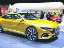 La armadora alemana ya tiene sustituto de esta coche y preparan el debut de Arteon. ESPECIAL / VW