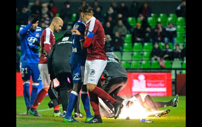 El objeto alcanzó al guardameta luso que acababa de recibir un gol. AFP / J. C. Verhaegen