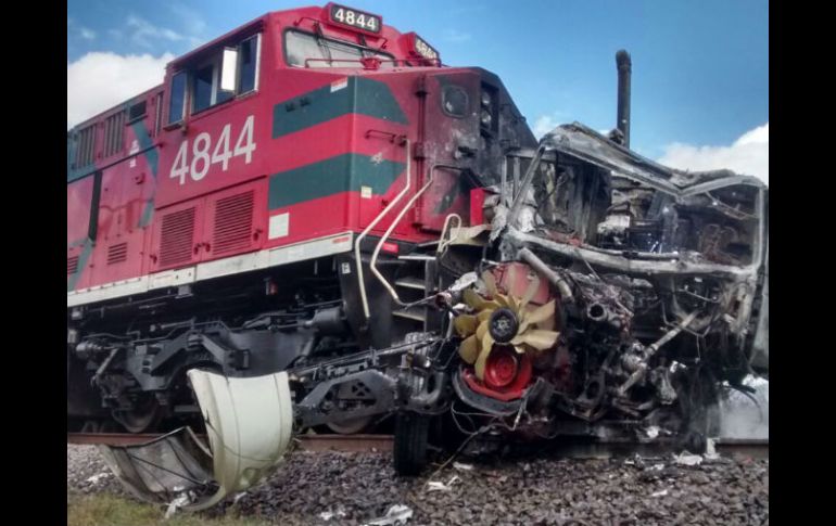 El incidente se registra en el kilómetro 22 de la carretera Santa Rosa-La Barca. ESPECIAL /