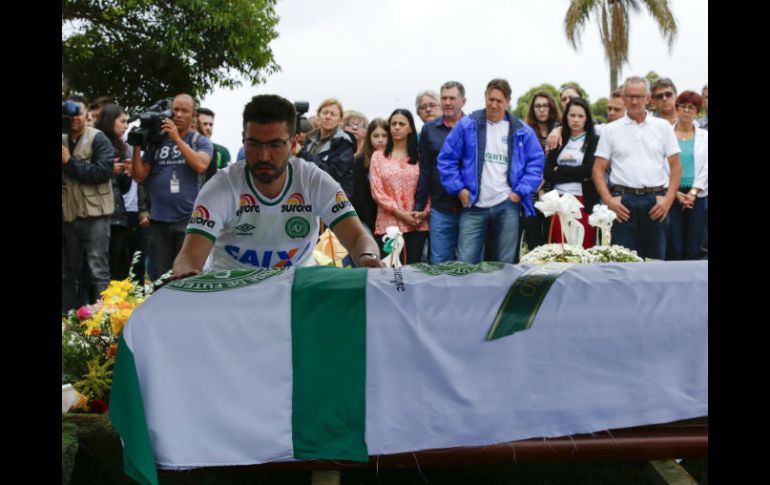 En el accidente de la semana pasada perecieron 71 de 77 ocupantes de la aeronave, incluidos 19 jugadores del equipo. EFE / S. Moreira