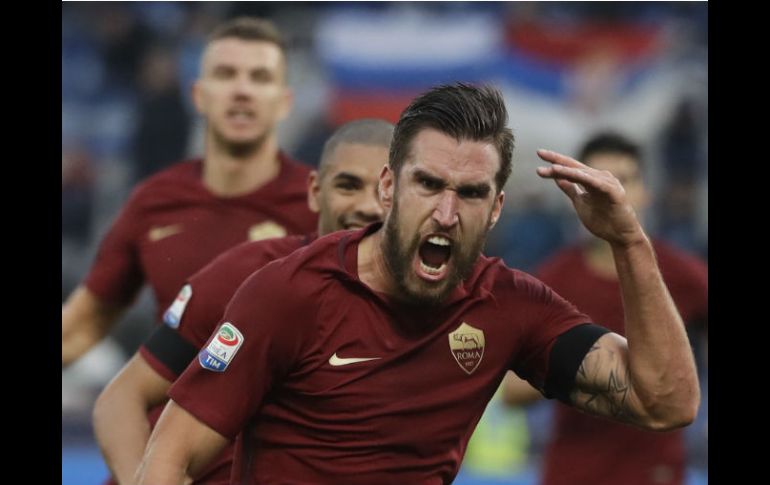 Kevin Strootman, de Roma, celebra su gol, el primero del partido. AP / G. Borgia