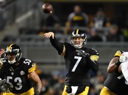 Ben Roethlisberger lanzó para 289 yardas y dos touchdowns. AFP /  J. Sabau