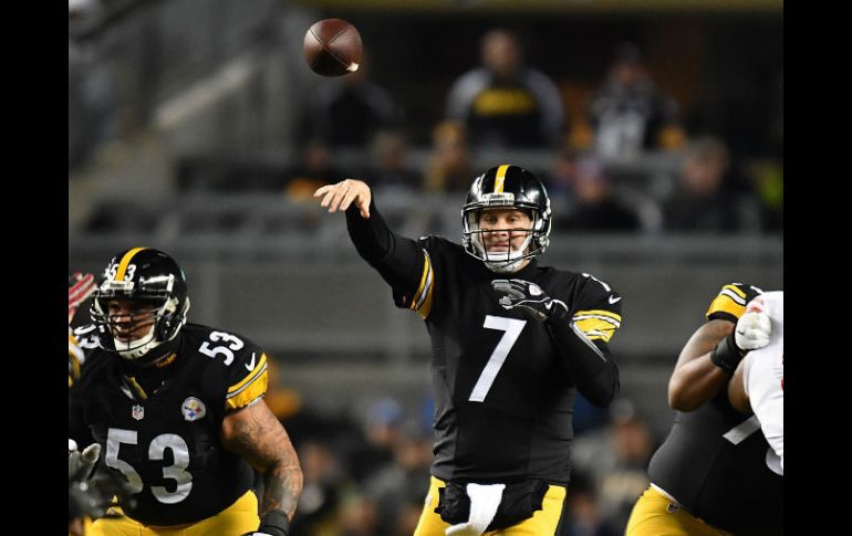 Ben Roethlisberger lanzó para 289 yardas y dos touchdowns. AFP /  J. Sabau