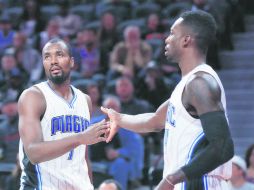 Bujía. Serge Ibaka (izq.) fue el líder de Orlando anoche. AP / P. Sancya