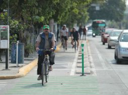 La organización GDL en Bici asegura que al menos mil 420 personas usan la vía al día. EL INFORMADOR / F. Atilano