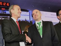 El representante de BHP Billiton, Timothy Joseph Callahan, y el director de Pemex, José Antonio González Anaya. AFP / A. Estrella