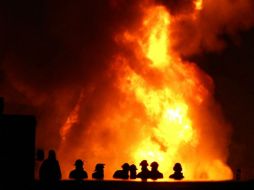 Tras la explosión se elevaron grandes llamas en la zona durante varias horas. EFE / ARCHIVO