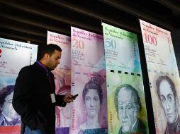 Los actuales billetes de 100, 50, 20, 10, cinco y dos bolívares circularán en paralelo de la nueva familia de billetes. AFP / F. Parra