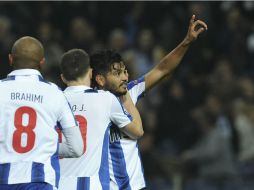 Corona salió de cambio en el segundo tiempo; en su lugar entró Héctor Herrera. AP / P. Duarte