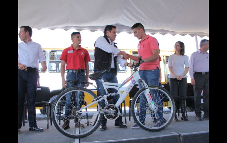 Con la entrega de estas bicicletas se alcanzó un total de 68 mil 922 alumnos beneficiados. ESPECIAL / Aristóteles Sandoval