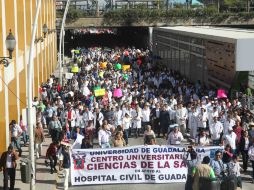 Personal de los Hospitales Civiles se manifestaron este jueves para exigir mayor presupuesto. EL INFORMADOR / M. Vargas