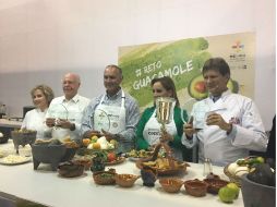 Los funcionarios en el marco de la Expo México Alimentaria 2016, este jueves. TWITTER / @SAGARPA_mx