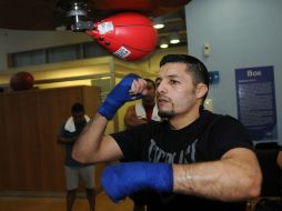 Jhonny González se encuentra muy atento al resultado de la pelea del sábado pues de ahí podría salir su próximo rival. NTX / ARCHIVO