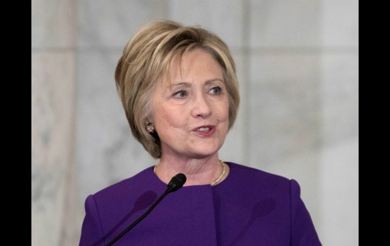 Clinton acudió a una ceremonia para el líder de la minoría demócrata en el Senado. EFE / M. Reynolds