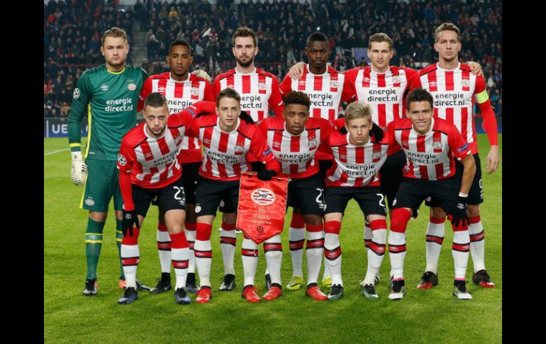 El equipo se sitúa en la tercera posición de la liga local con 30 unidades, seis por detrás de Feyenoord y Ajax. TWITTER / @PSV