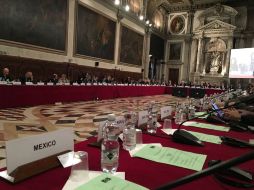 El consejero presidente del INE invitó a los integrantes de la Comisión de Venecia a observar el modelo electoral mexicano. TWITTER / @lorenzocordovav