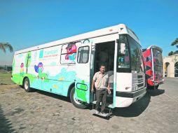 Libros sobre ruedas. Se hicieron adecuaciones al Bibliobús para acercar a los niños a la lectura. EL INFORMADOR / R. Tamayo