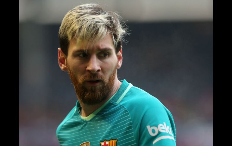 Leo Messi colabora con un ''doblete'' al triunfo, Luis Suárez hace otro tanto. AFP / C. Manso