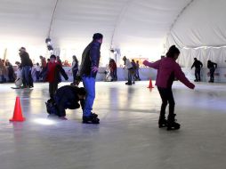 La pista de hielo y el tianguis navideño se instalaron con una inversión del Ayuntamiento y del Gobierno del Estado. EL INFORMADOR / ARCHIVO