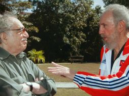 La amistad entre el colombiano y el gobernante cubano comenzó en los años setenta y fue ampliamente documentada. AFP / ARCHIVO