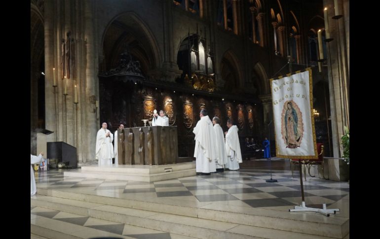 La catedral de Notre-Dame de París acogió esta noche la celebración de una 'emotiva' misa en honor a la Virgen de Guadalupe. NTX / D. del Río