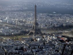 En los últimos meses los empleados de la Torre Eiffel se han declarado en huelga en varias ocasiones por distintos motivos. AFP / ARCHIVO