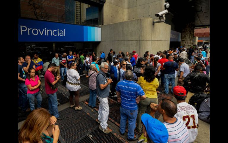 ''No hay dinero en la calle, no hay efectivo y todo está por las nubes'', dice un ama de casa de 30 años.  /