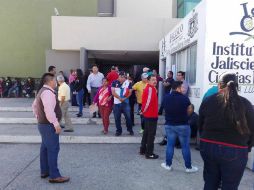 Los trabajadores demandan el pago de aguinaldo, prima vacacional y mes 13. ESPECIAL /