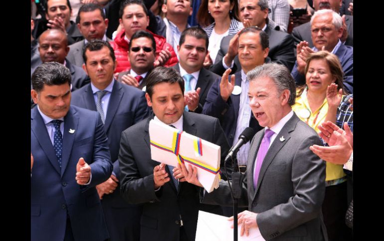 El mecanismo de 'fast track' da más poder al presidente Juan Manuel Santos sobre el congreso colombiano. EFE / ARCHIVO