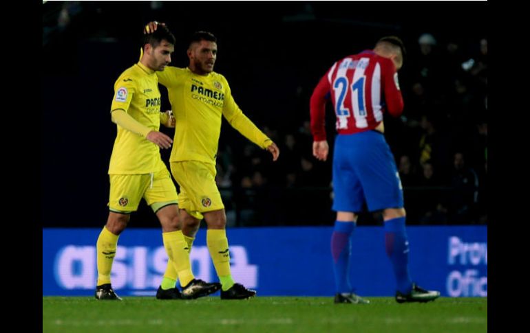 Jona (C) durante el partido de ayer. AFP / ARCHIVO