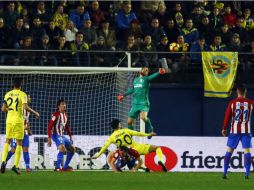 El portero salió del partido ante Villarreal por una luxación del hombro izquierdo. ESPECIAL / www.atleticodemadrid.com