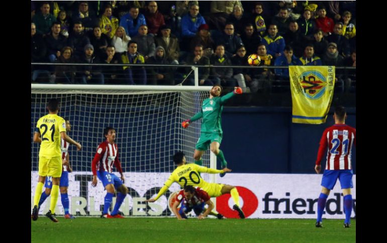 El portero salió del partido ante Villarreal por una luxación del hombro izquierdo. ESPECIAL / www.atleticodemadrid.com