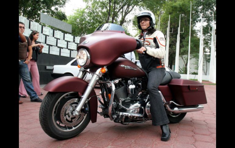 La senadora Ana Gabriela Guevara ha mostrado su gusto por las motocicletas. SUN / ARCHIVO