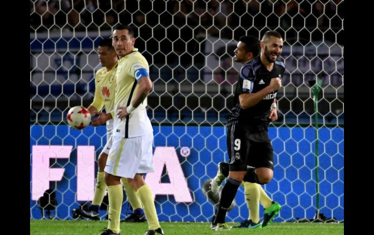 Karim Benzema celebra el primer gol del partido. Un disparo al ángulo en el último minuto del primer tiempo. AFP / T. Kitamura