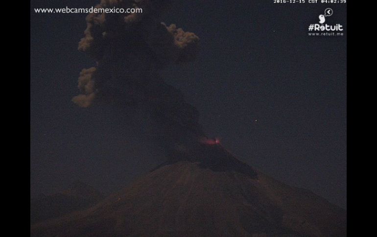 El volcán ha mantenido su actividad durante los últimos días. TWITTER / @LUISFELIPE_P