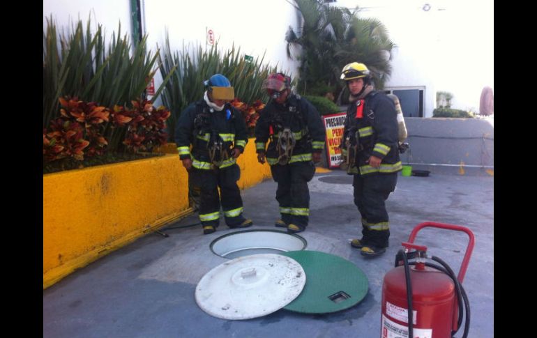 El incidente ocurre en la gasolinera que se ubica en el cruce de la calle Pelícano y la avenida Colón. ESPECIAL /