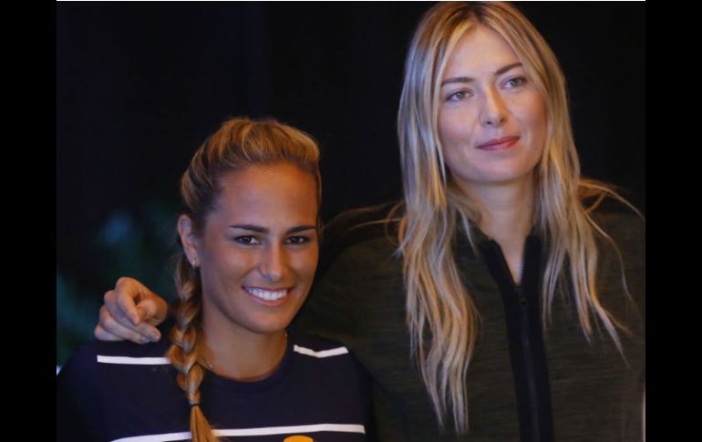 Sharapova (D) se medirá a la puertorriqueña Mónica Puig (I). EFE / T. Llorca