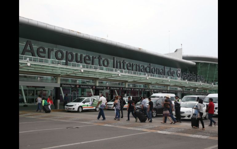 Este 2016, el Aeropuerto tapatío cerrará con un crecimiento que rondará el 16 por ciento en el número de usuarios. EL INFORMADOR / ARCHIVO