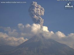 La exhalación del volcán se registra este día a las 09:43 horas. TWITTER / @LUISFELIPE_P