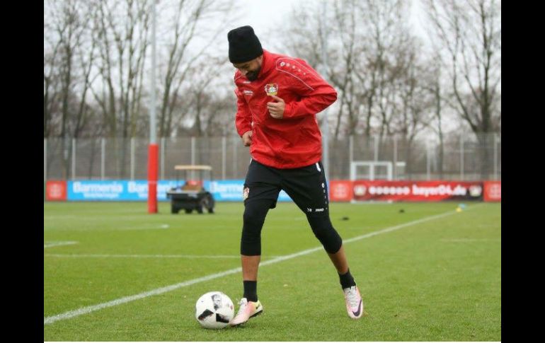 Karim Bellarabi, en su primer entrenamiento con el Leverkusen desde septiembre. TWITTER / @bayer04_es