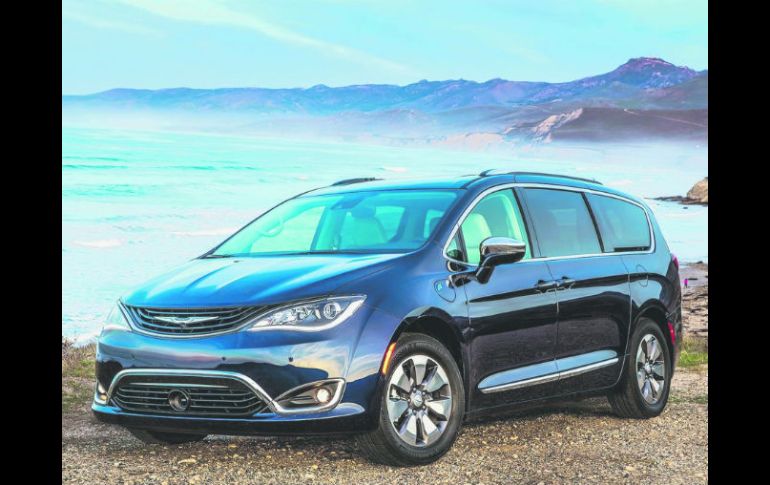 Por cierto, se especula que el grupo automotriz presente la nueva Chrysler Pacifica eléctrica. ESPECIAL / FCA