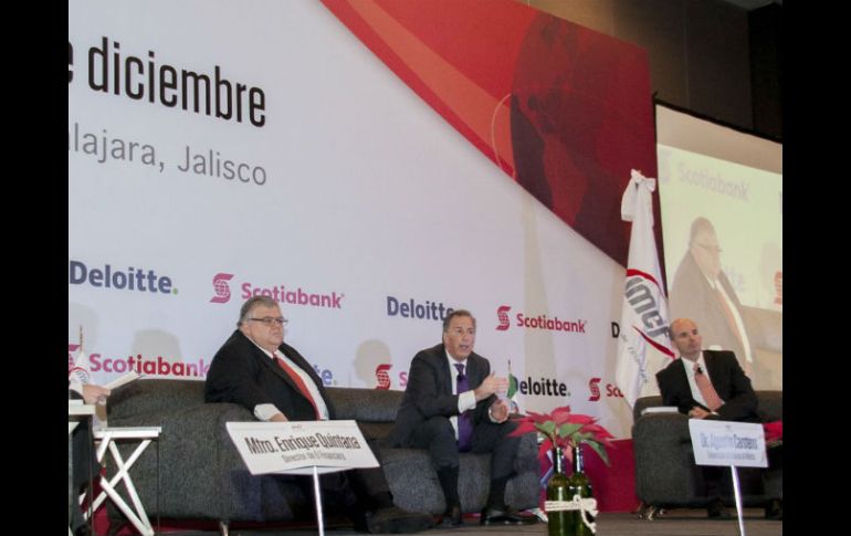 Carstens participa en el foro sobre Perspectivas Económicas 2017 organizado por el IMEF. TWITTER / @SHCP_mx