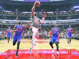 La quinteta de Chicago encestó 59.8% de sus tiros de campo, lo que permitió dominar cómodamente en su duela a los Pistons. AP / R. Arbogast